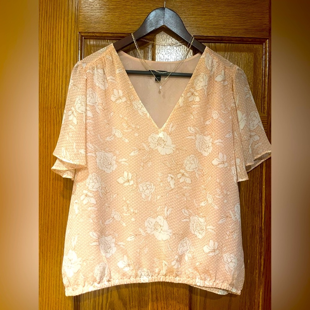 Express Light Pink Floral V-Neck Blouse - Size Large